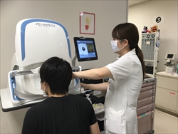 写真：眼底画像撮影