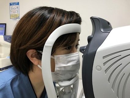 写真：眼圧検査