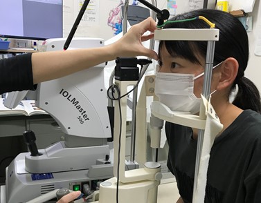 写真：眼軸長測定